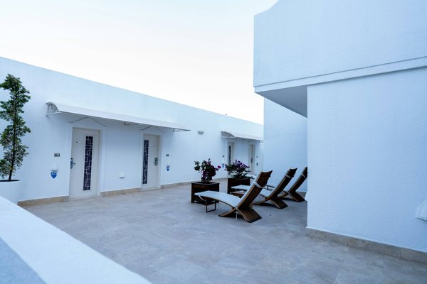 Quel revêtement de sol extérieur privilégier pour un accès facile en fauteuil roulant ?